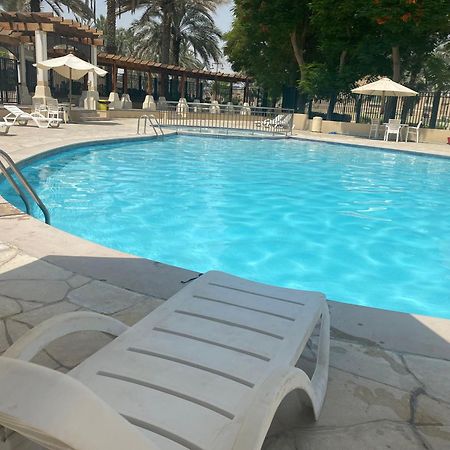 Spacious 4-Bedroom Villa, Children Friendly Dubai Exterior foto