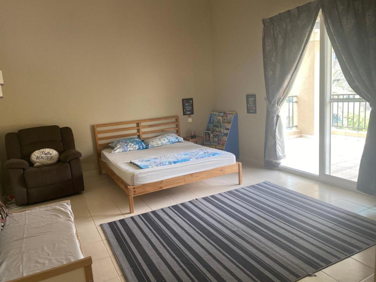 Spacious 4-Bedroom Villa, Children Friendly Dubai Exterior foto