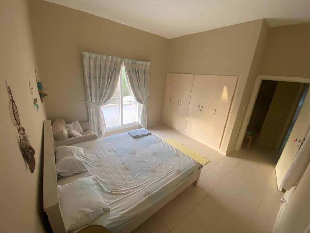 Spacious 4-Bedroom Villa, Children Friendly Dubai Exterior foto