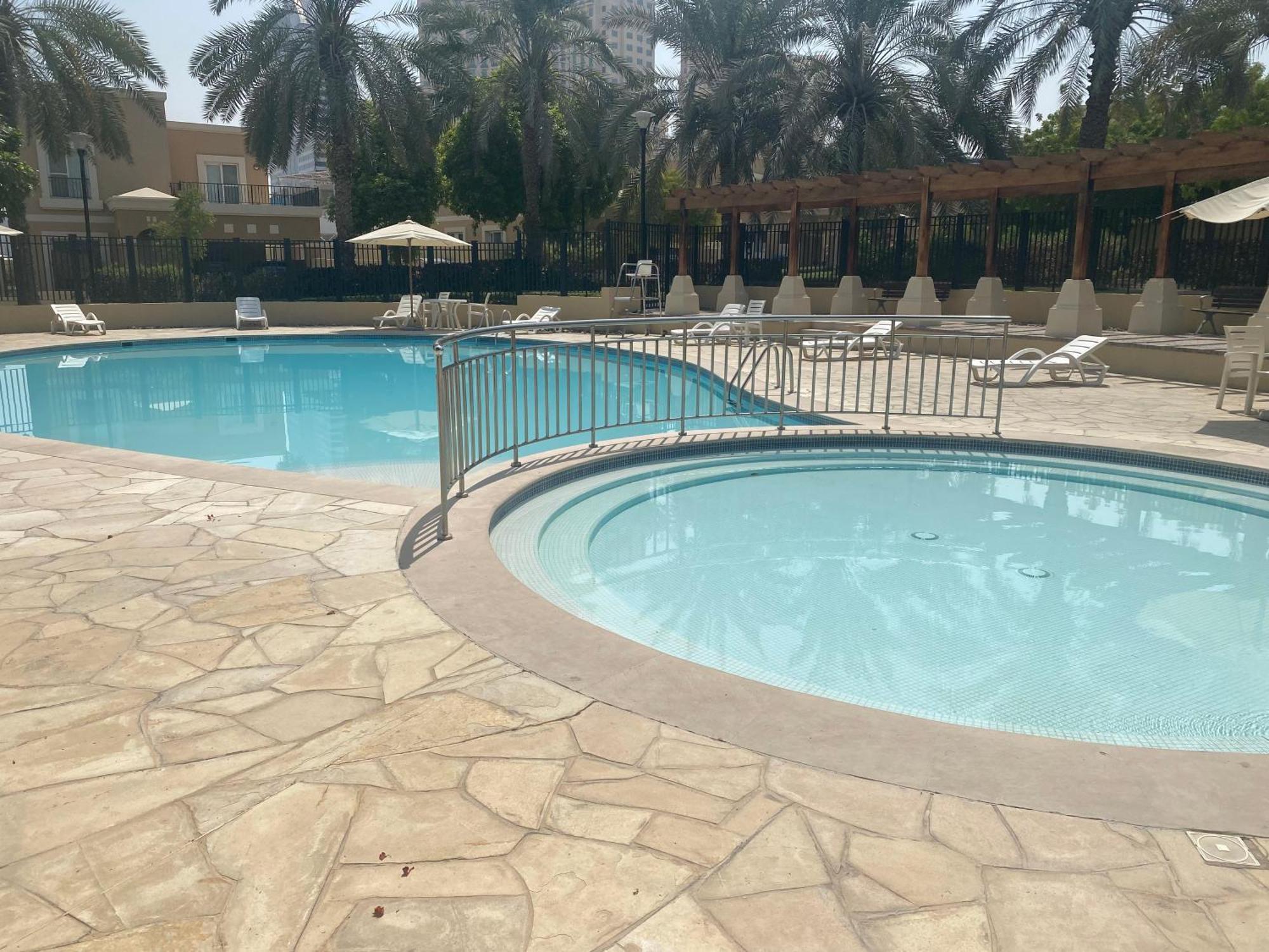 Spacious 4-Bedroom Villa, Children Friendly Dubai Exterior foto